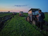 Rolnicza wiosna. Traktory grzęzną na polach (ZDJĘCIA)