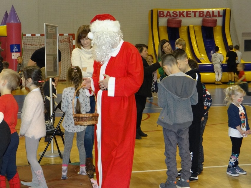 Aktywne Mikołajki w powiatowej hali sportowej w Radomsku