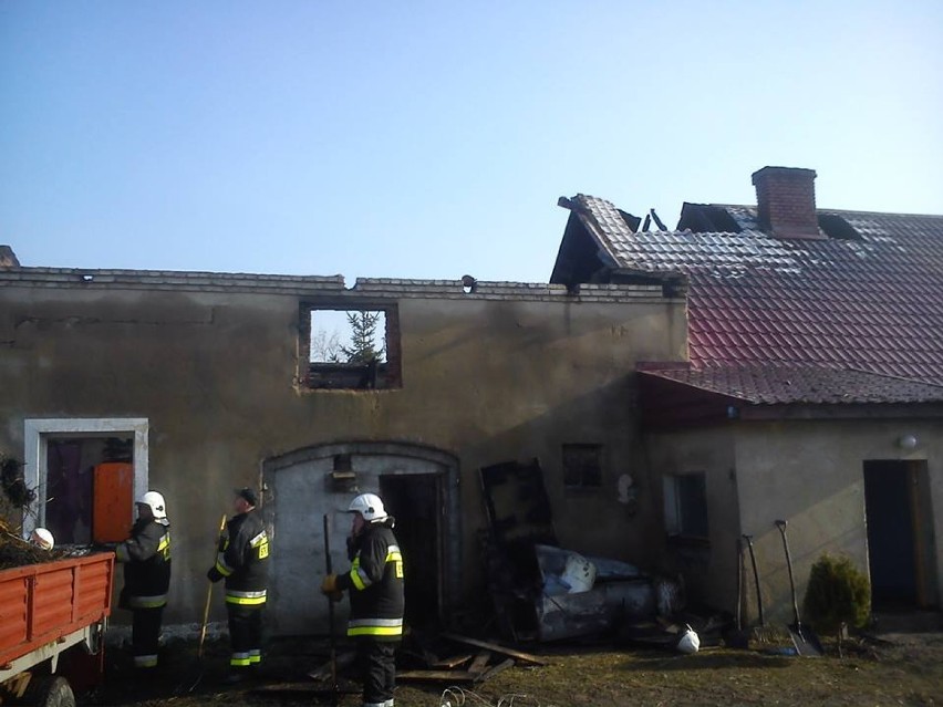 Ogień zniszczył im  dom