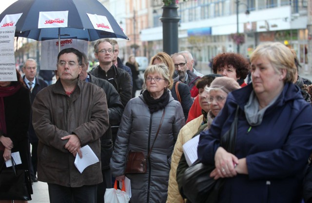 Pikieta przed UMŁ oświatowej 'Solidarności'