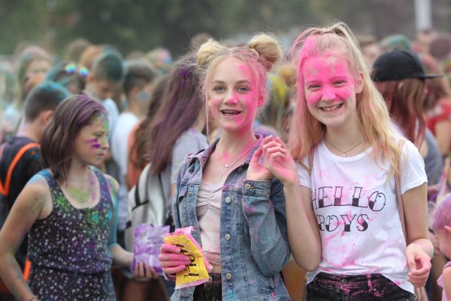 ZOBACZ TEŻ: Tak się bawił Rzeszów podczas Holi Festival na Bulwarach dwa lata temu.
