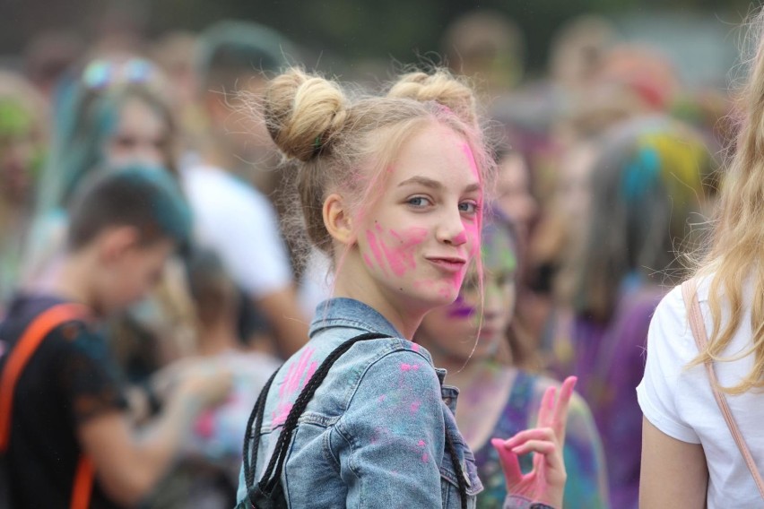 Holi Festival. Święto Kolorów w Rzeszowie. Zobacz zdjęcia z najbardziej kolorowej imprezy w mieście