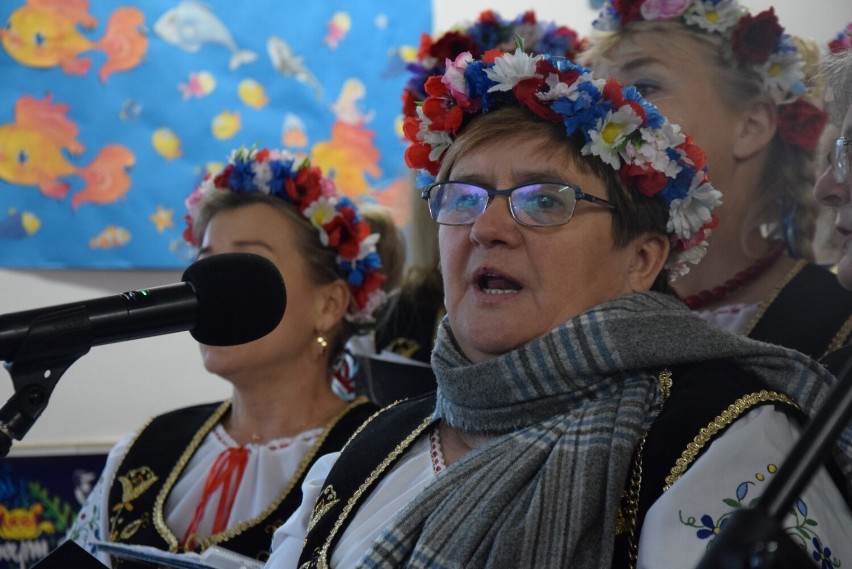 Dokładnie 235 mieszkańców wspólnie zaśpiewało Kaszëbsczé...