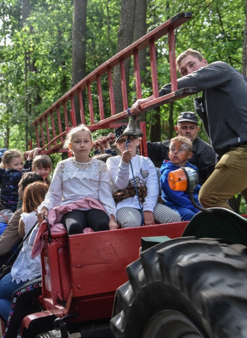 Gm. Ostroróg. Dzień Dziecka nad Morminem - fantastyczna zabawa ze strażakami, muzyką i klasycznymi autami