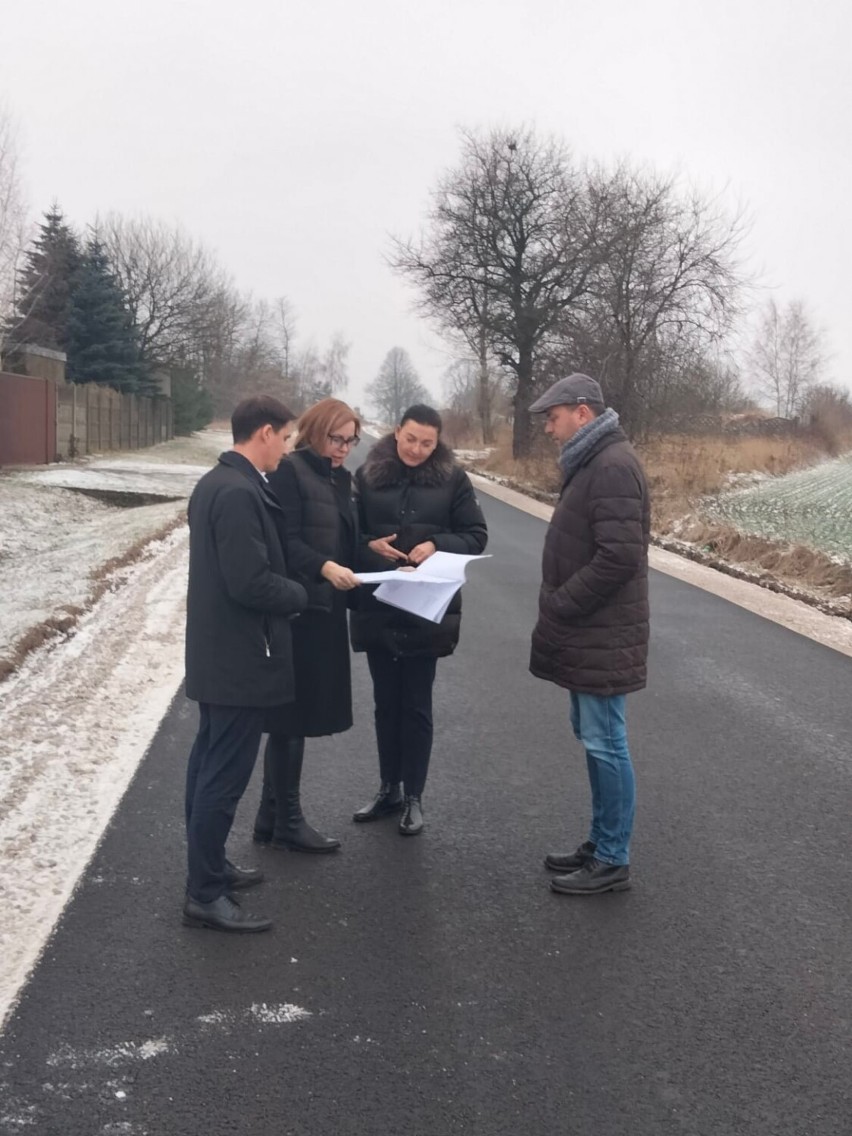 Władze powiatu radomszczańskiego sprawdzają, co dzieje się na powiatowych drogach