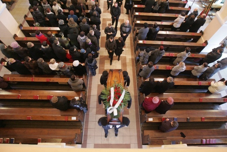 Pogrzeb Henryka Bałuszyńskiego. Piłkarza żegnała rodzina, przyjaciele i piłkarskie znakomitości
