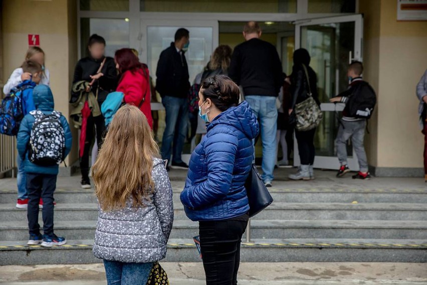 Wałbrzych: Rozpoczęcie roku szkolnego w cieniu COVID-19 (ZDJĘCIA)