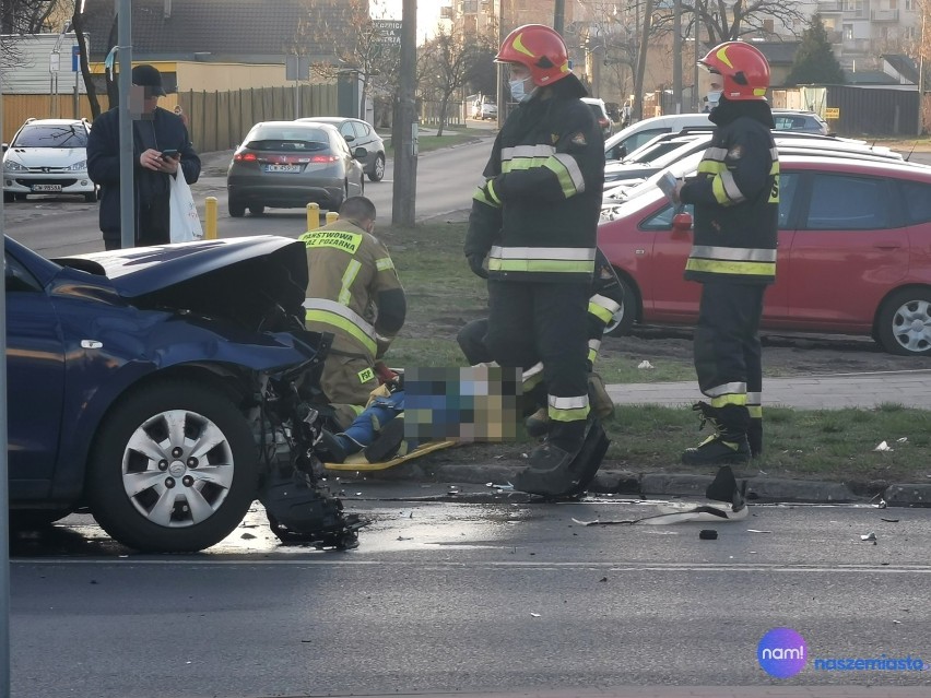 Wypadek na skrzyżowaniu ulic Kaliska - Broniewskiego we...
