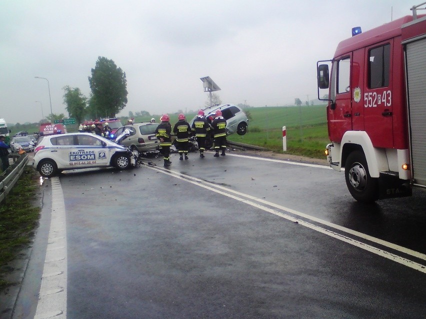 Kosztowo. Pięć osób ranny w wypadku na K-10. Zderzyły się trzy samochody. Kierowca pijany [ZDJĘCIA]