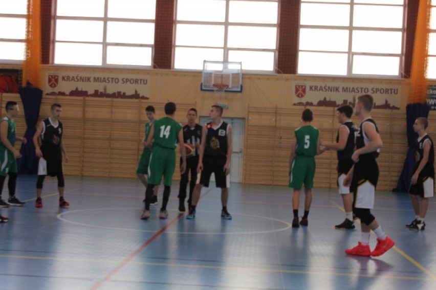 Start sezonu koszykarskiego w Kraśniku. UKS Biało Czarni pokonali Stowarzyszenie Hooplife Basketball Lublin (ZDJĘCIA)