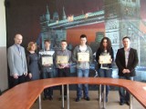 Uczniowie Gimnazjum nr 3 z Międzynarodowymi Certyfikatami TOEFL JUNIOR®.