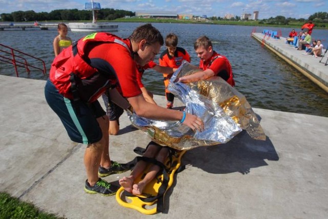 Na maltańskiej plaży dzieci i młodzież mogli poczuć się jak ratownicy WOPR.