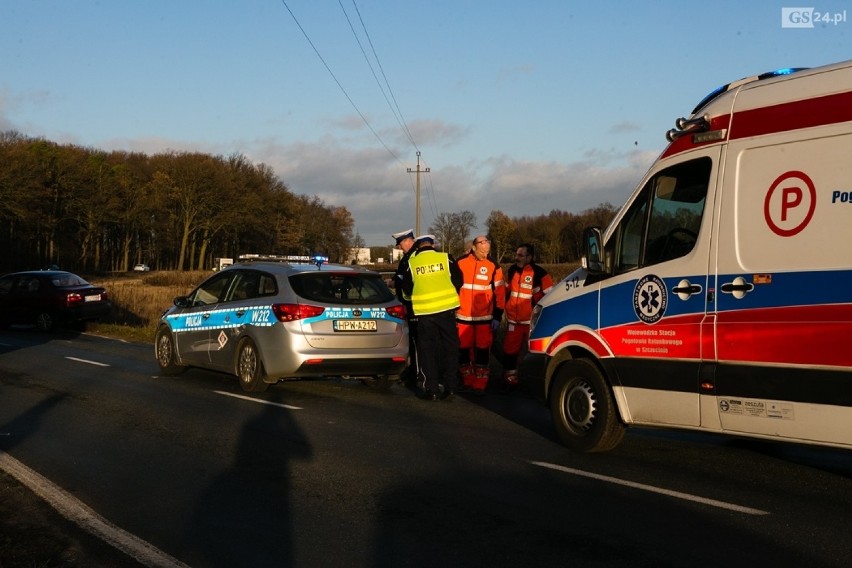 Wypadek na ul. Kniewskiej w Szczecinie. Zderzyły się dwa samochody osobowe [ZDJĘCIA] 