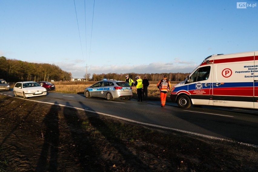 Wypadek na ul. Kniewskiej w Szczecinie. Zderzyły się dwa samochody osobowe [ZDJĘCIA] 