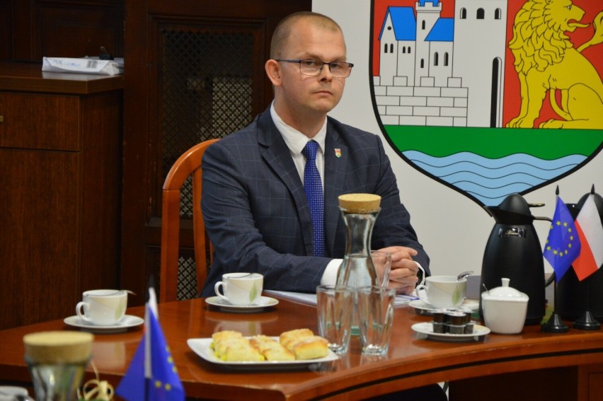 Od 6 maja Jarosław Litwin jest już oficjalnie burmistrzem...