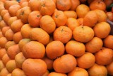 Czym różnią się mandarynki i klementynki? Sprawdź, na co zwrócić uwagę w sklepie. Dzięki temu kupisz słodkie i świeże owoce