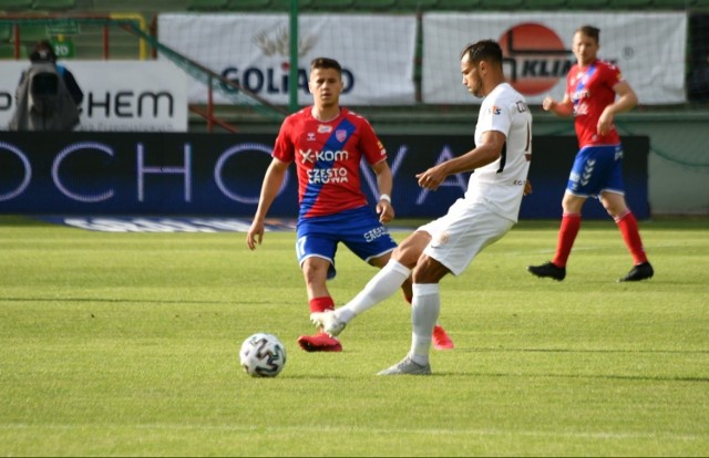 Raków Częstochowa w Bełchatowie wygrał z Zagłębiem Lubin 2:1

Zobacz kolejne zdjęcia. Przesuwaj zdjęcia w prawo - naciśnij strzałkę lub przycisk NASTĘPNE