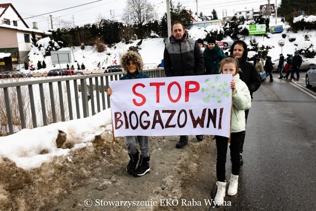 Mieszkańcy Raby protestują przeciwko biogazowni. Zakładu nie chce także urząd gminy. Pozwolenie na budowę jednak jest wydane zgodnie z prawem