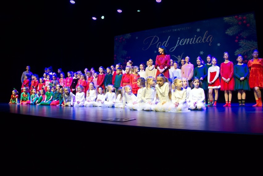 Blisko 300 tancerzy wystąpiło w świątecznym pokazie Akademii Tańca 4-20