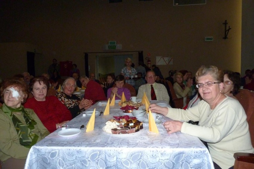 Jastrowie: Seniorzy świętowali w sali kinowej Ośrodka Kultury [ZDJĘCIA]