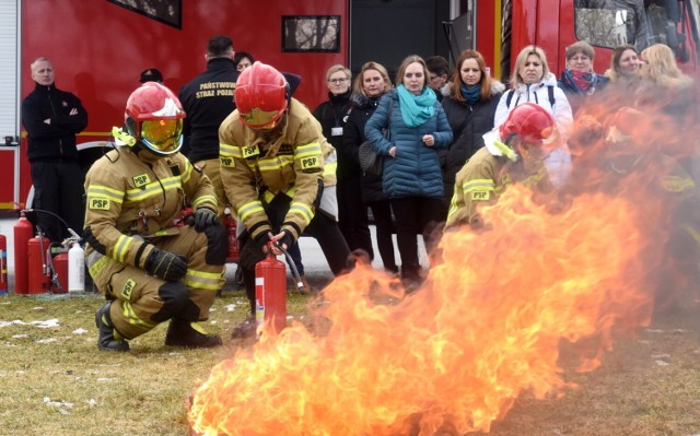 Spotkanie w siedzibie straży pożarnej przy ul. Kożuchowskiej w Zielonej Górze podobało się zaproszonym paniom. Zobacz więcej zdjęć w galerii >>>