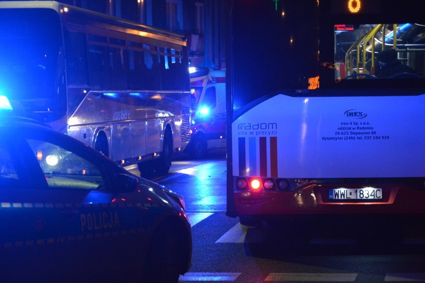 Fatalny wypadek w centrum Radomia. Nastolatka potrącona na przejściu dla pieszych. Ruch przez kilka godzin był zablokowany