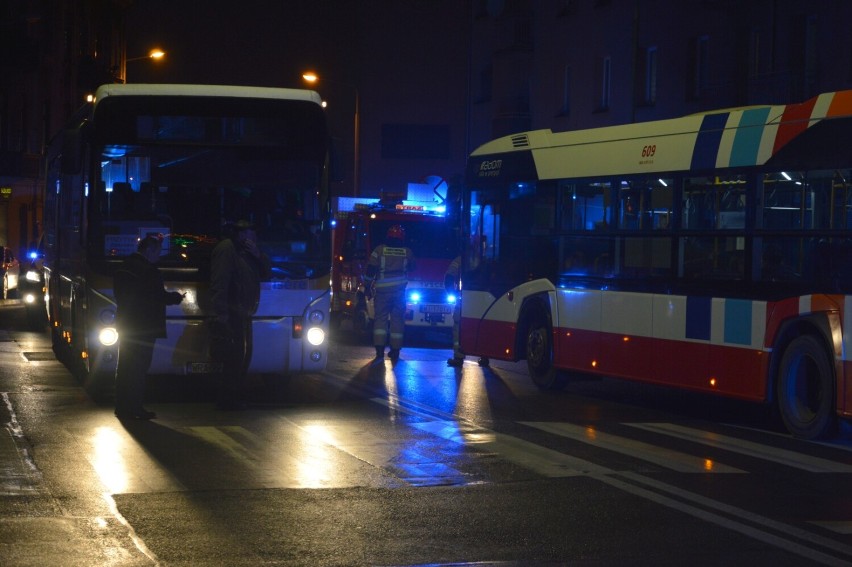 Fatalny wypadek w centrum Radomia. Nastolatka potrącona na przejściu dla pieszych. Ruch przez kilka godzin był zablokowany