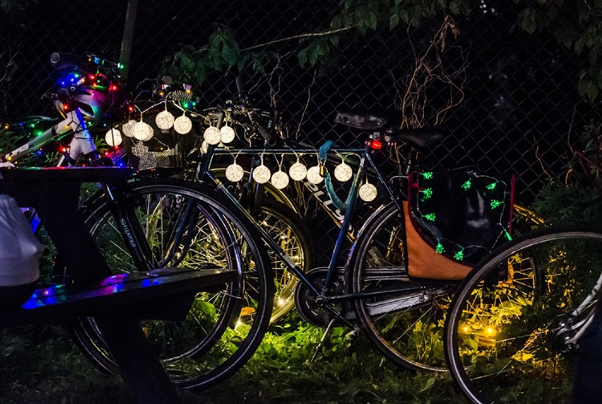 European Cycling Challenge: Świecące rowery w centrum Poznania [ZDJĘCIA]