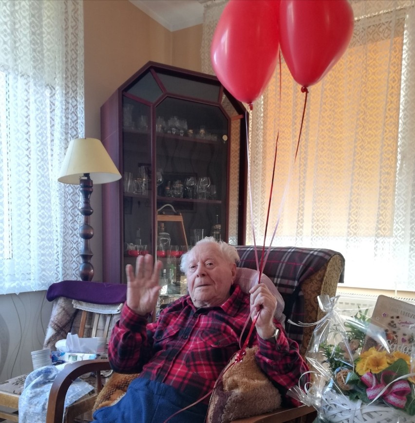 Werner Feliks Rzeźnikowski obchodził 101. urodziny! To najstarszy druh w powiecie kościerskim [ZDJĘCIA]