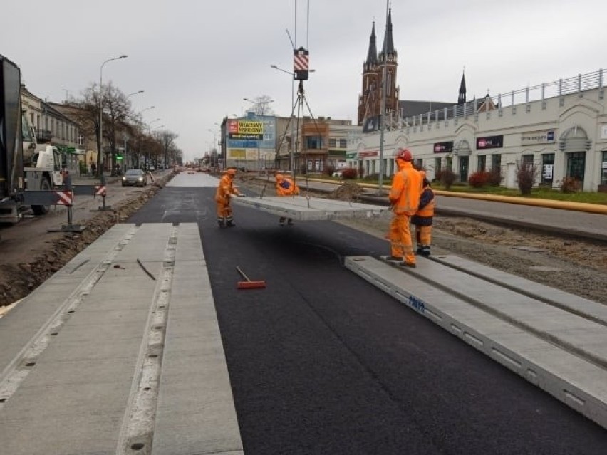 Kolejne zmiany na placu budowy torowiska. Tym razem na granicy z Ksawerowem