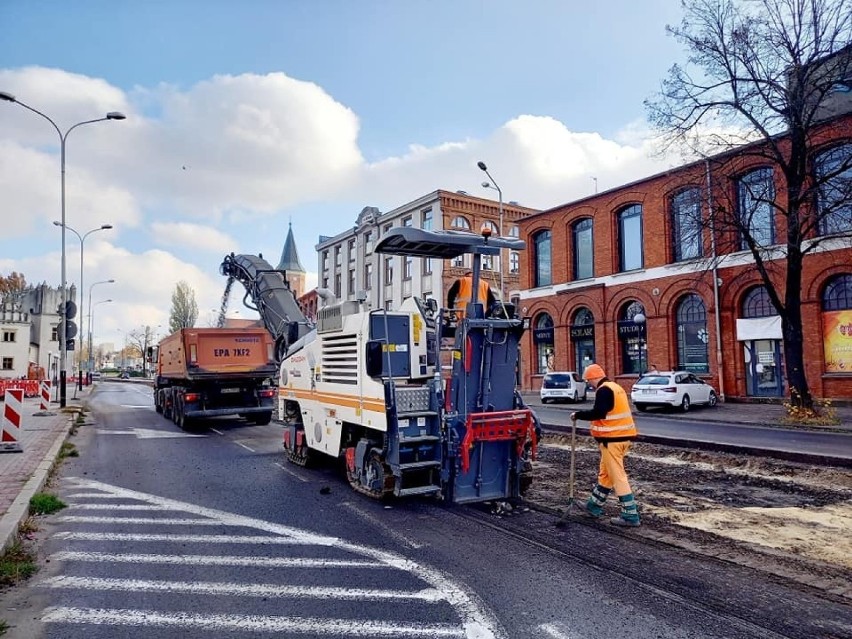 Kolejne zmiany na placu budowy torowiska. Tym razem na granicy z Ksawerowem