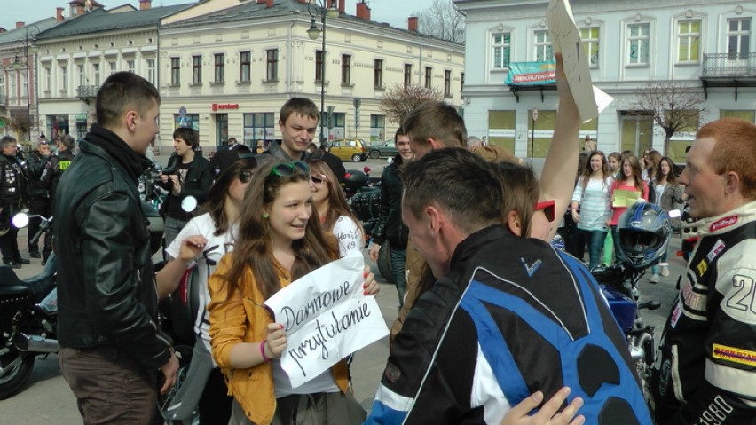 Free Hugs, czyli darmowe przytulanie w Nowym Sączu [ZDJĘCIA]