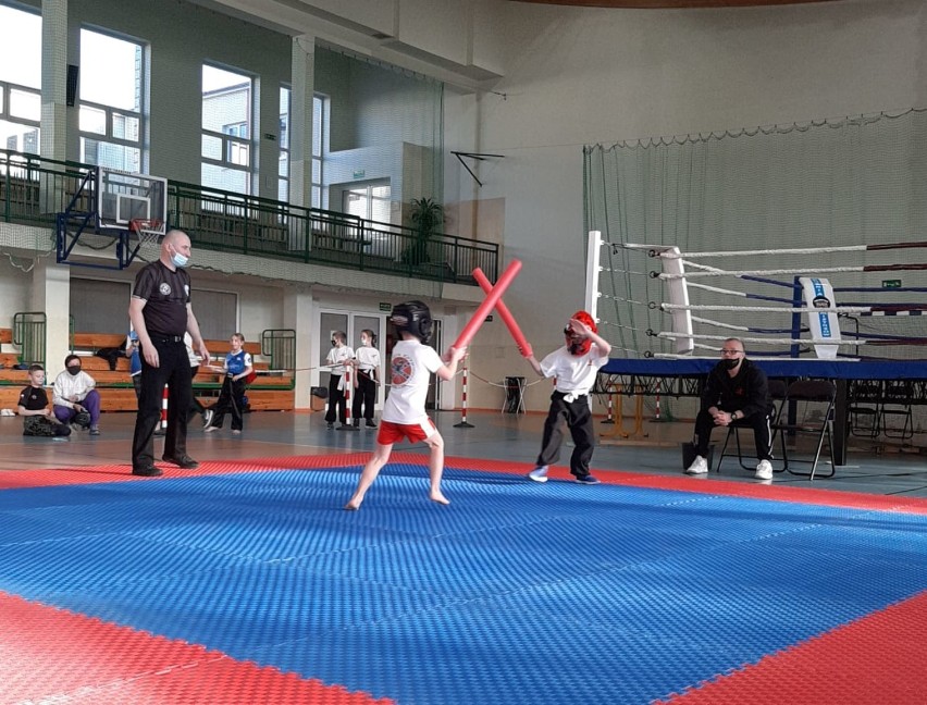 Mistrzostwa Polski Pólnocnej w Kickboxingu w Kartuzach. Fantastyczny Kamil Mateja! 