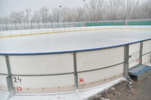Sztuczne lodowisko na Borkach w Radomiu jest już prawie gotowe.