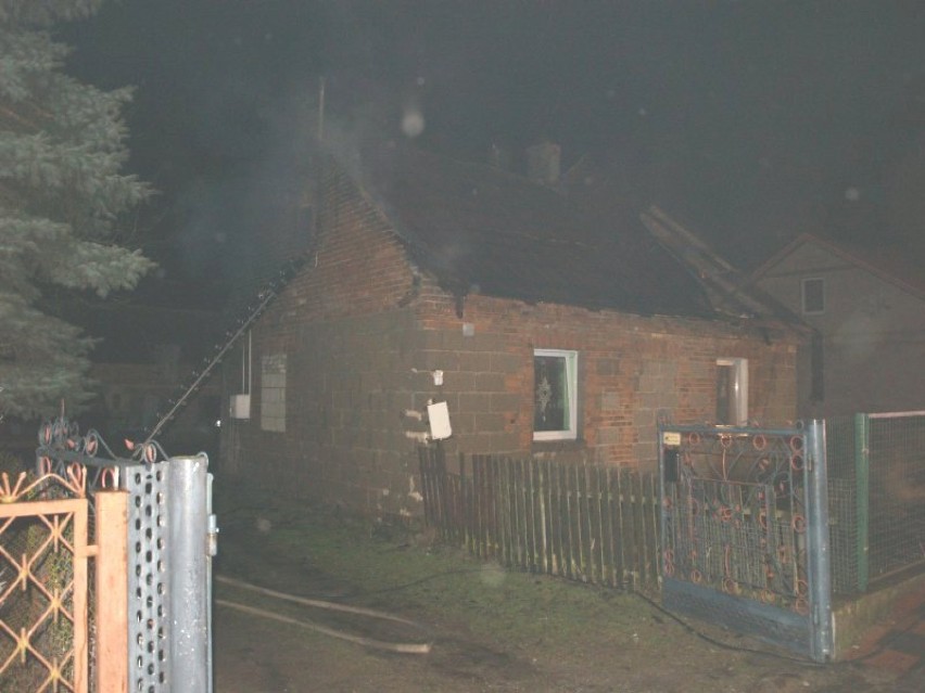 Pożar w Janowcu Kościelnym. Paliło się poddasze domu