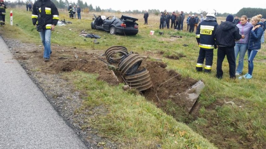 BMW wypadło z drogi, kierowca ranny