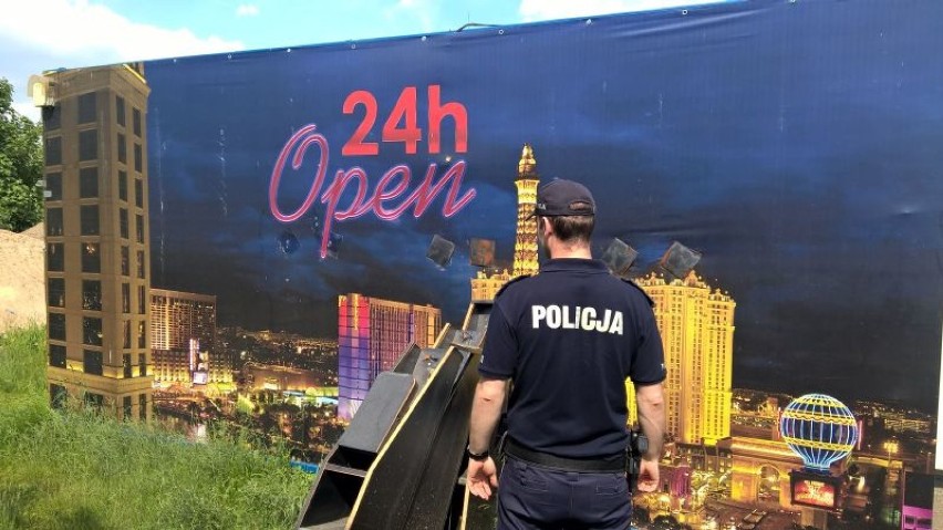 Policjanci i celnicy z Piły konfiskują automaty do gier