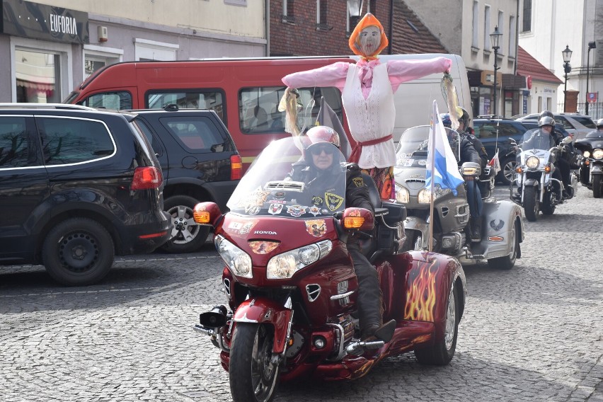 Motocykliści z Wolsztyna powitali wiosnę symbolicznym utopieniem Marzanny