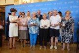 Seniorzy z Kalisza otrzymali teleopaski z programu "Korpus Wsparcia Seniorów" ZDJĘCIA