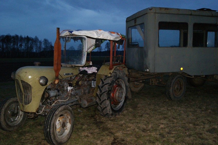 Wola Jabłońska: Traktorem do Indii