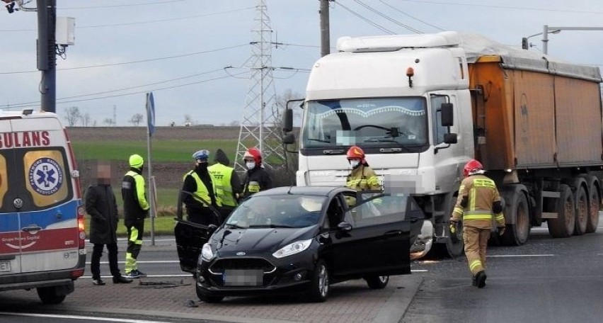 Do zderzenia aut w piątek 25 bm. doszło  m.in. na...