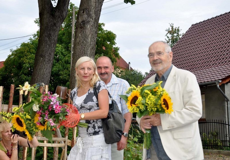 Reżyser w towarzystwie dyrektora festiwalu Marzeny Więcek i...