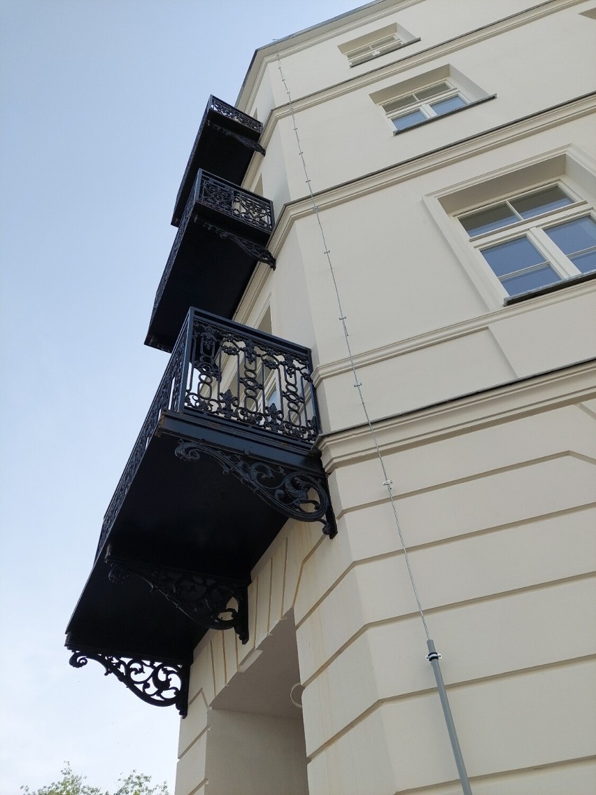 Niemal 160-letnia kamienica w Warszawie uratowana. Budynek przeszedł gruntowny remont. Efekt zachwyca