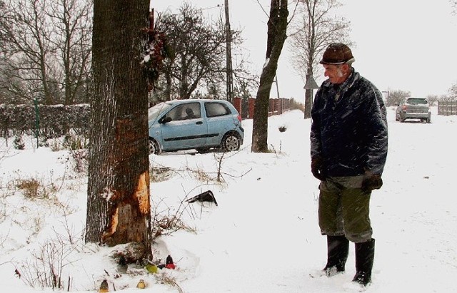 Emil Nowak mieszka tuż za zakrętem. Był świadkiem niejednej tragedii w tym miejscu.