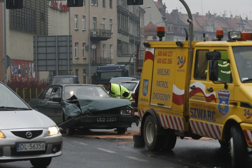 Wypadek na Chojnowskiej w Legnicy (ZDJĘCIA)