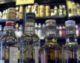 Ukradł whisky i wódkę z marketu. Koszt łupu to 316 zł, a zapłaci mandat w wysokości 500 zł