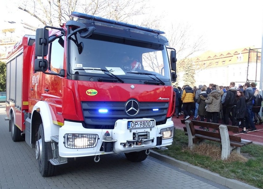 W ćwiczenia zaangażowano strażaków, policjantów i ratowników...