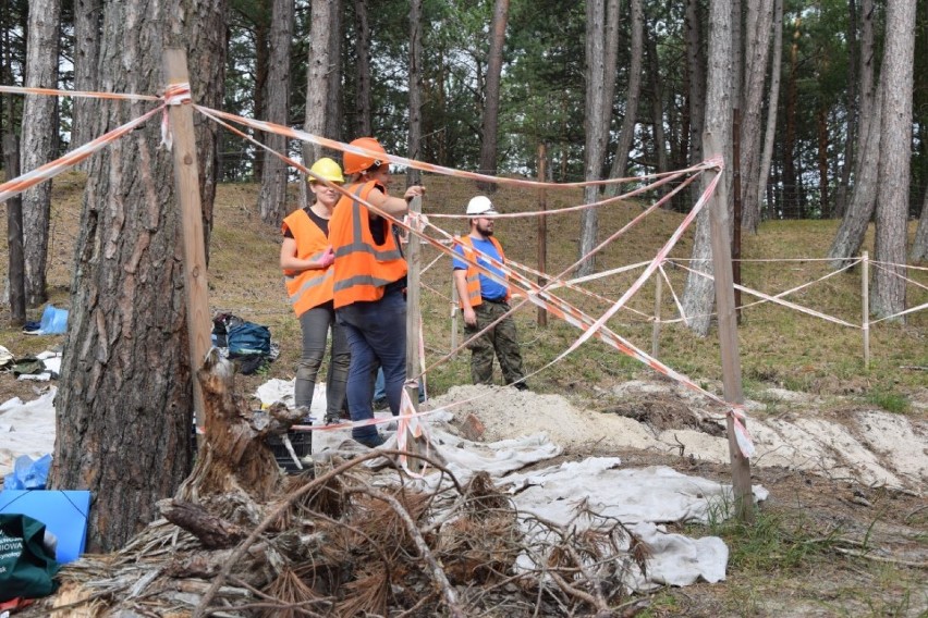 Łeba. Archeolodzy znaleźli proch i pociski w XIV-wiecznym kościele św. Mikołaja.[ZDJĘCIA, WIDEO]