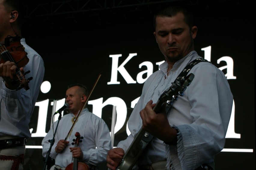 Kapela Ciupaga w Gorlicach, czyli góralszczyzna w niezwykłym wydaniu. Ogień na scenie i na widowni na finał Małopolskiego Festiwalu Smaku