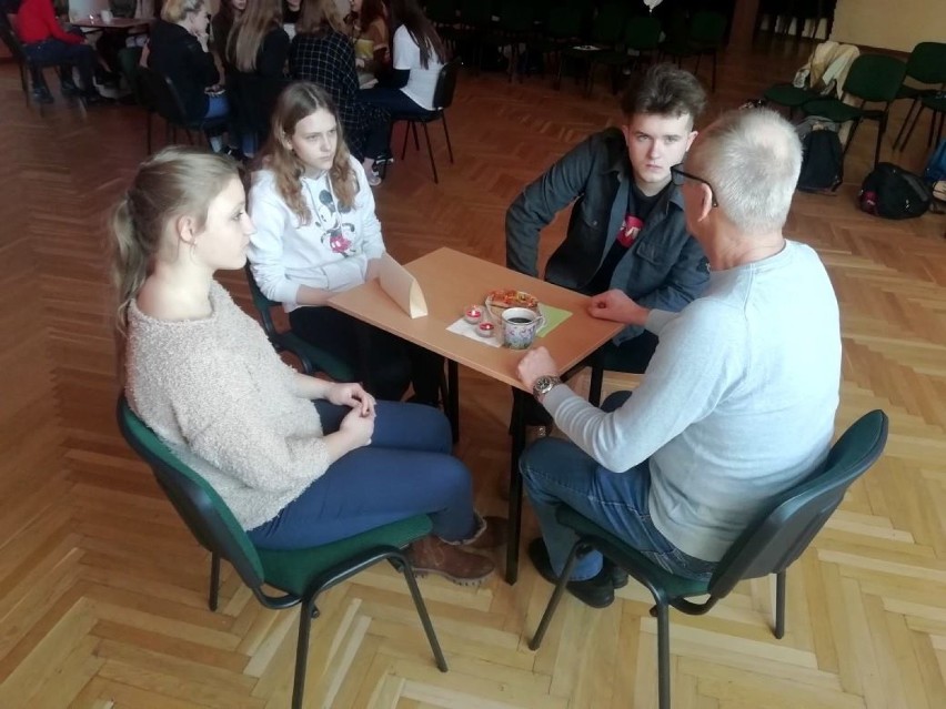 Człuchów. Dzień tolerancji i "żywe książki" w Liceum Ogólnokształcącym im. Stefana Czarnieckiego